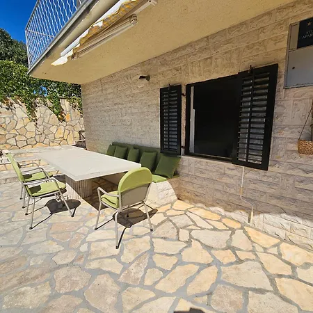 Propuh Apartman Primosten